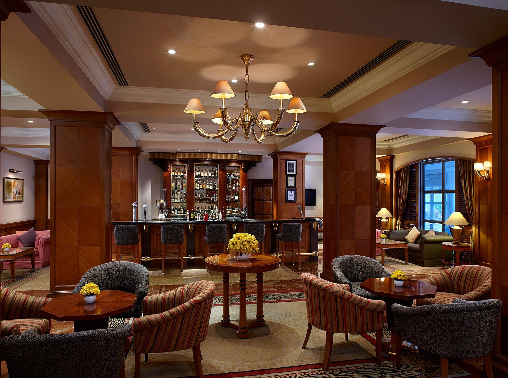 คราวน์ พลาซา เจนไน อัทยาร์ พาร์ค Hotel เชนไน ภายนอก รูปภาพ The bar at the Imperial Hotel