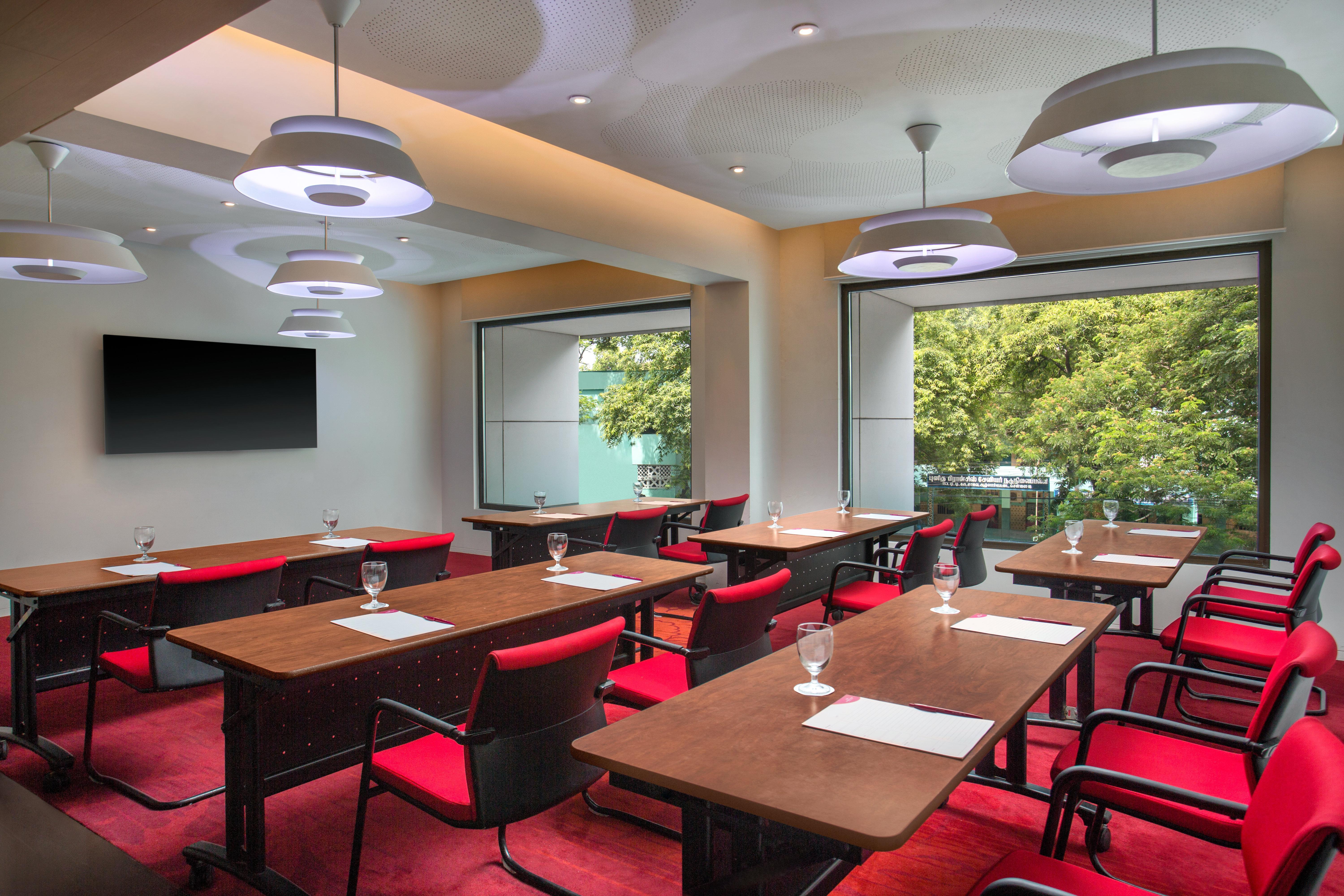 คราวน์ พลาซา เจนไน อัทยาร์ พาร์ค Hotel เชนไน ภายนอก รูปภาพ Meeting room