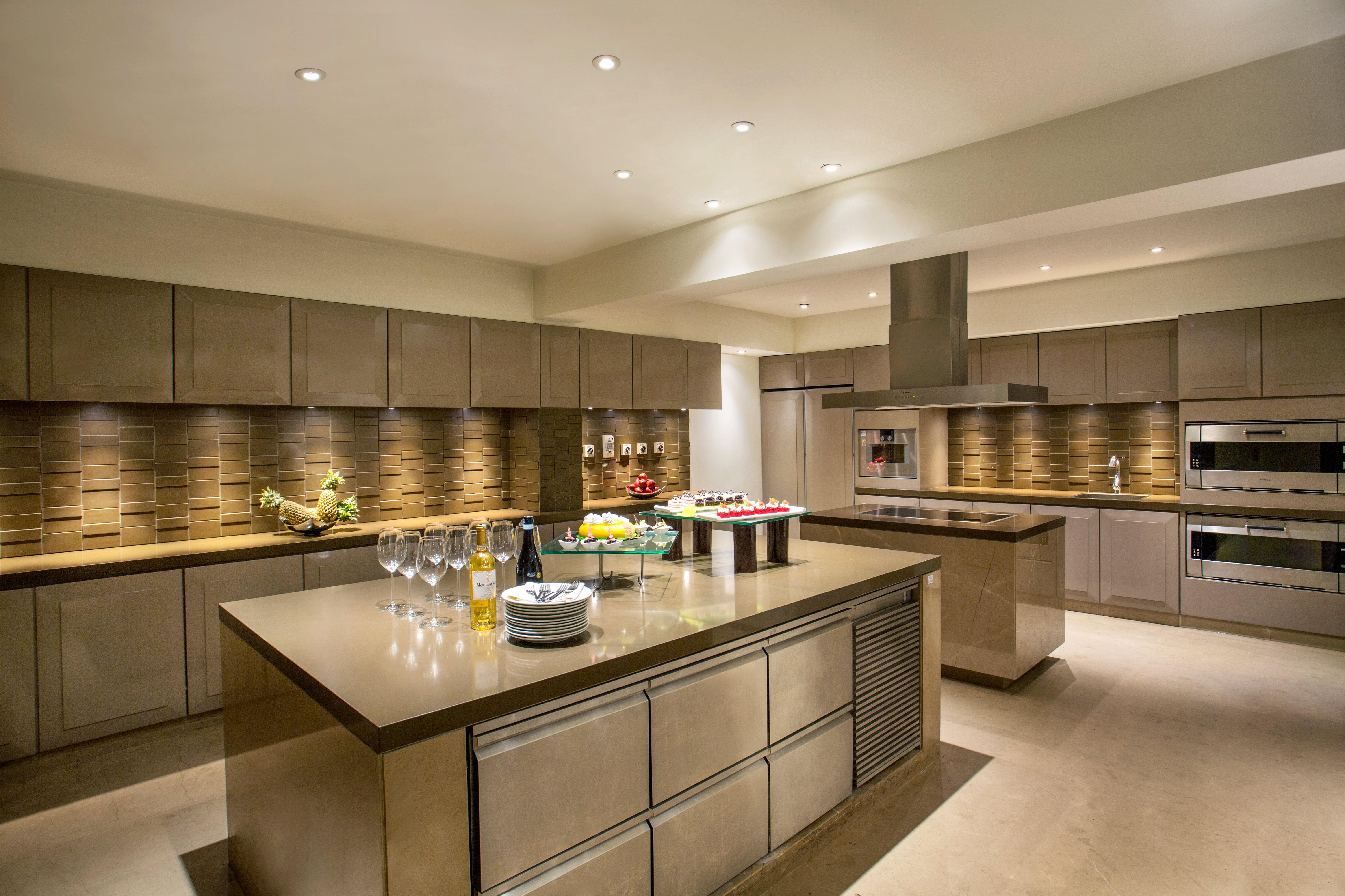 คราวน์ พลาซา เจนไน อัทยาร์ พาร์ค Hotel เชนไน ภายนอก รูปภาพ A kitchen